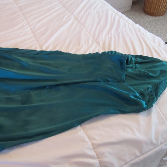 JUMP by Wendye Chaitin Halter Jewel Green Gown - Picture 3 of 6